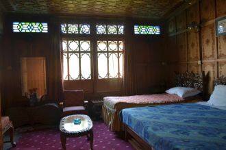 Meena Mahal Houseboat, Srinagar 3
